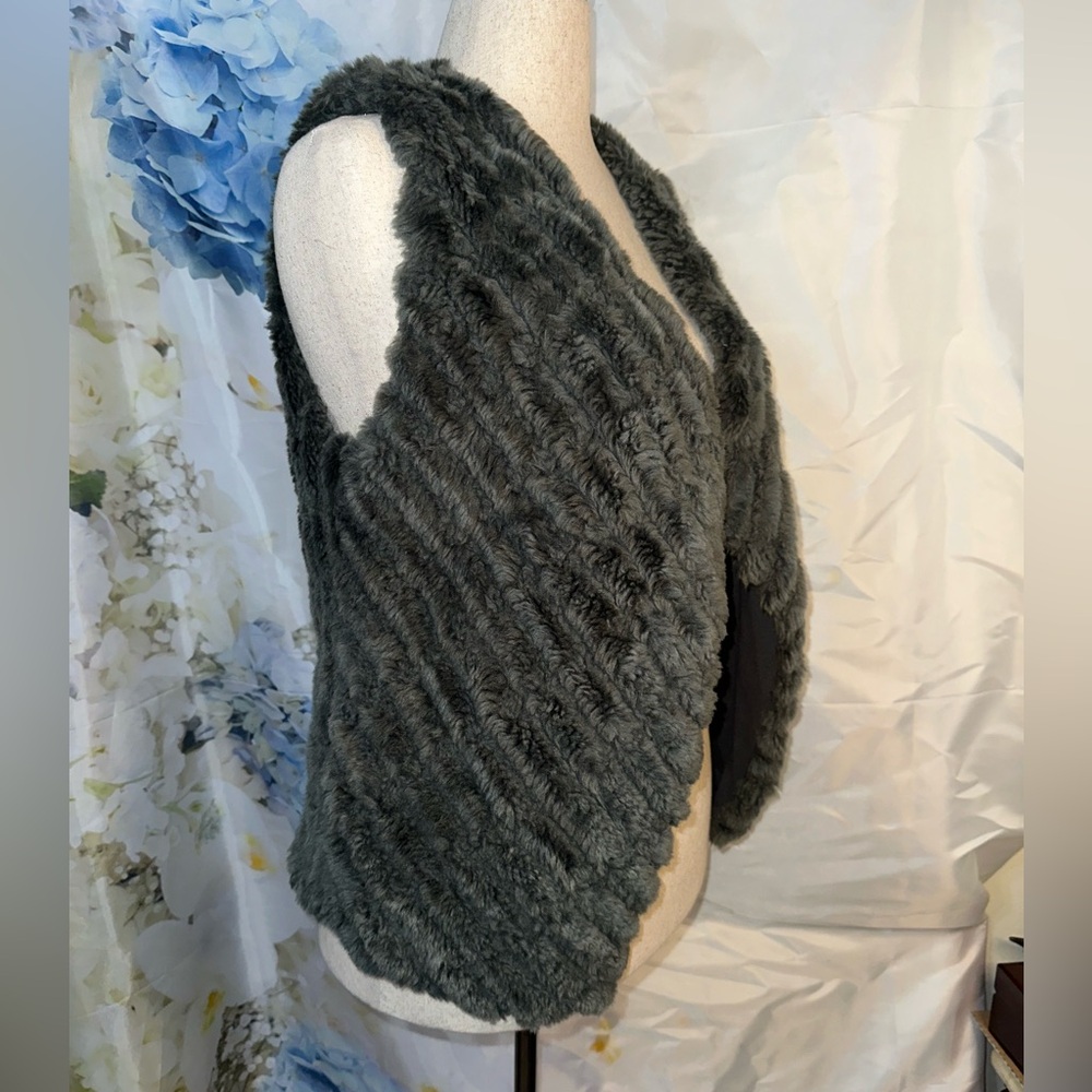 BB Dakota vest Women's Gray Faux Fur Grunge Cabin Barbie core festival Ren fair